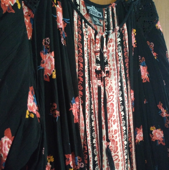 NWOT cold shoulder floral boho top - Picture 2 of 10